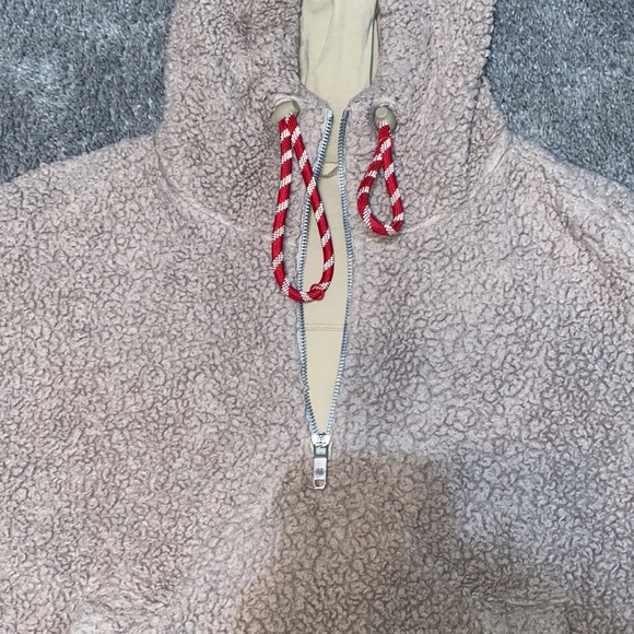 Lululemon cropped Sherpa half zip - Picture 2 of 6